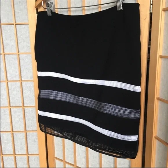 WHBM Black & White Skirt SZ 8 - Picture 4 of 8